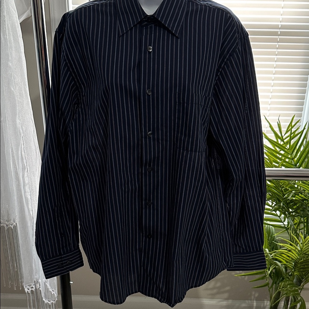 Van Heusen Men's Dark Blue Pinstripe Shirt. New
